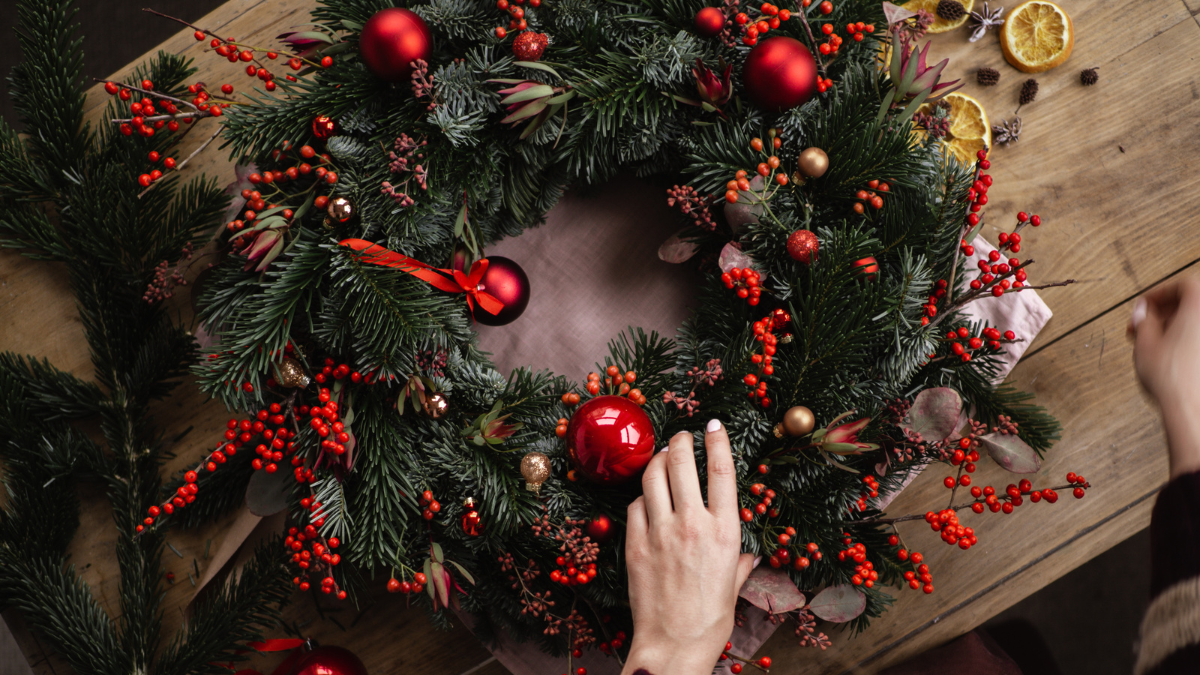 Festive Elegance: National Tree Company Pre-Lit Artificial Christmas Wreath Review