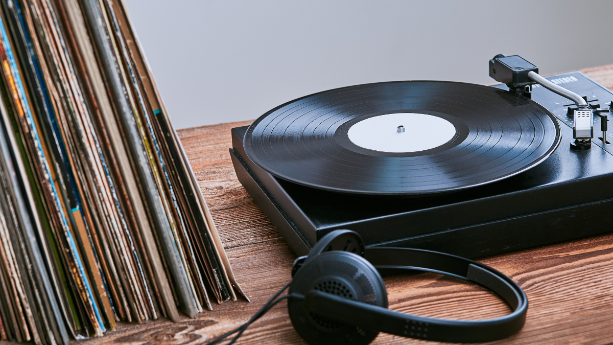 Portable Turntables in 2024: Vinyl on the Go with Style and Sound