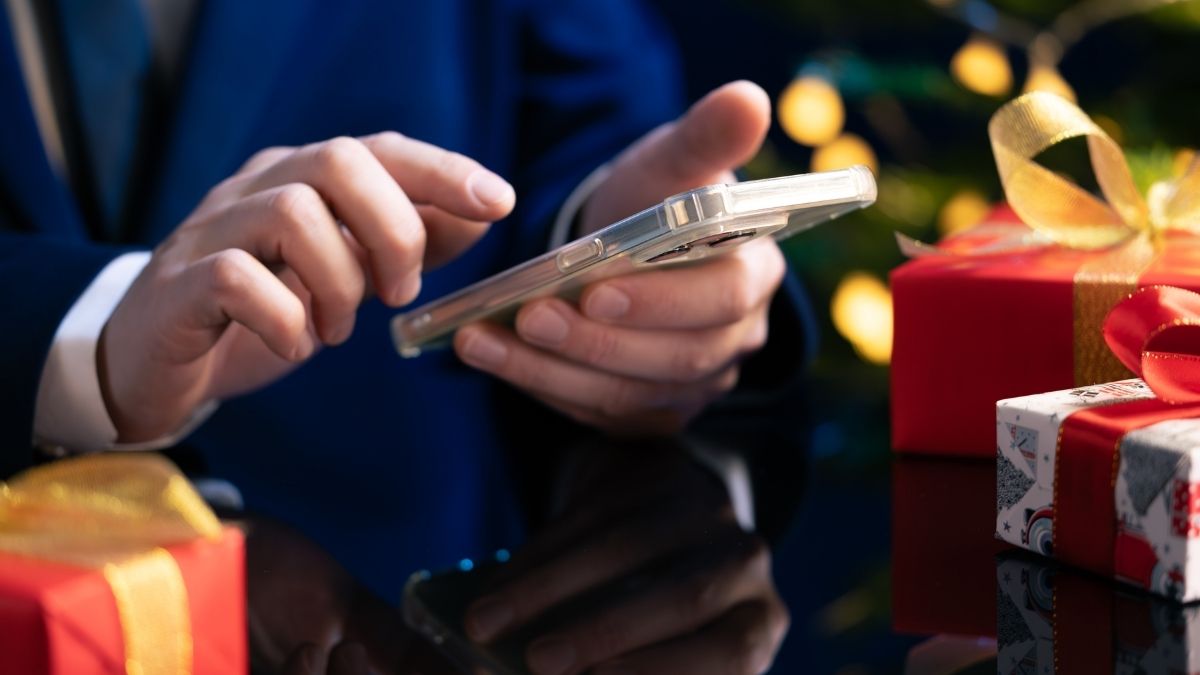 Smart Sale Guide: Exploring YOOX Holiday Deals and Designer Finds That Redefine Smart Shopping