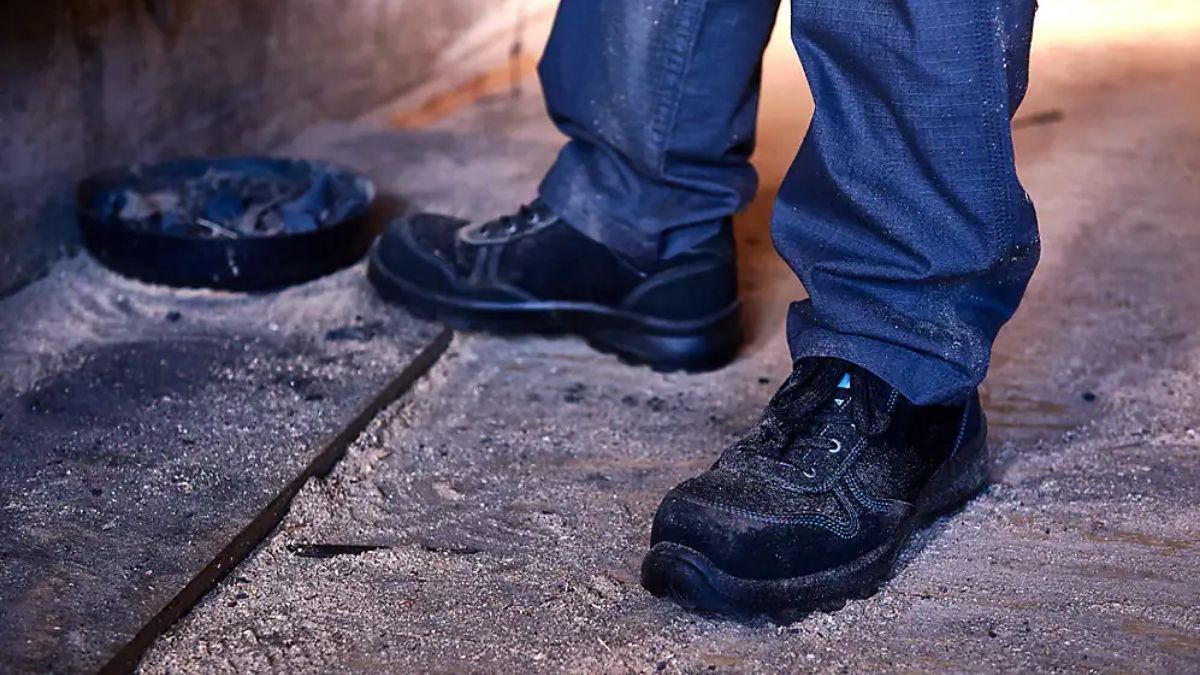Michigan Rugged Flex™ S1P Safety Shoe: Comfort Meets Protection for Worksite Safety