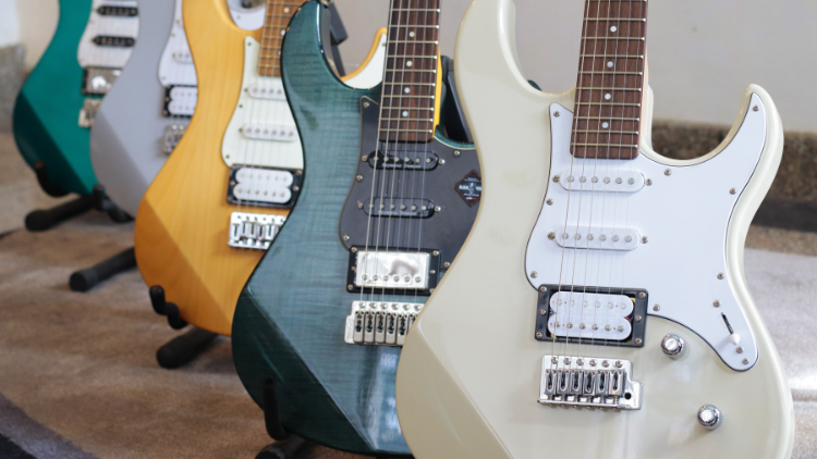 Yamaha Pacifica 112V on Reverb