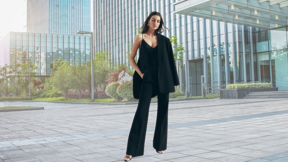 Editor Studio Stretch Twill High Waisted Flare Trouser: The Perfect Blend of Style and Comfort