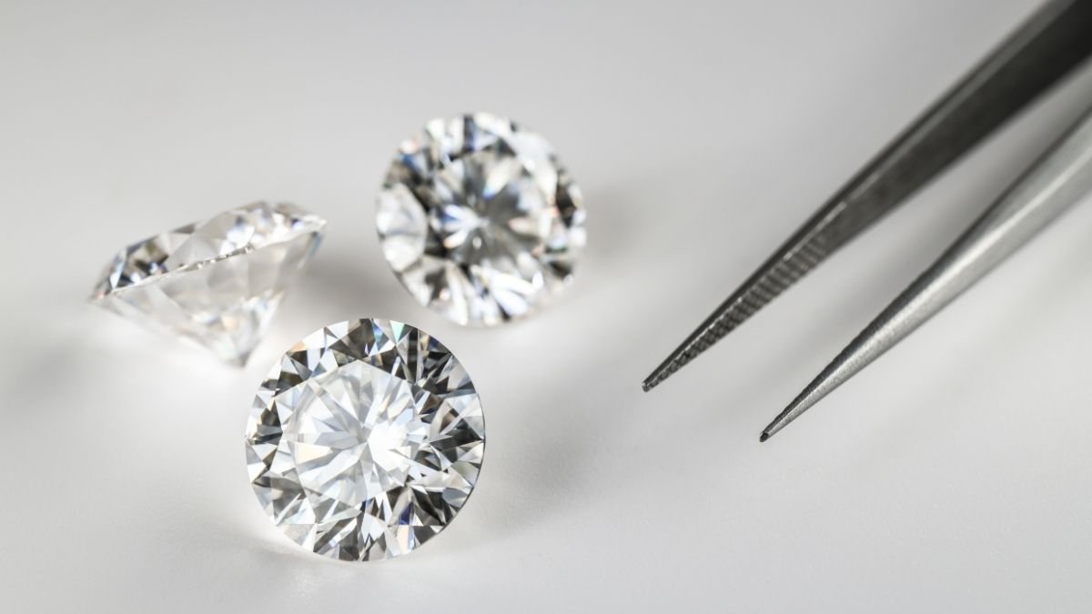 How to Choose Between Natural and Lab-Grown Diamonds