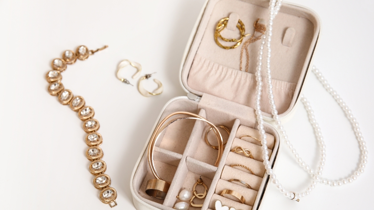 Claire’s Jewelry Pieces: How to Find Trendy and Affordable Accessories for Every Style