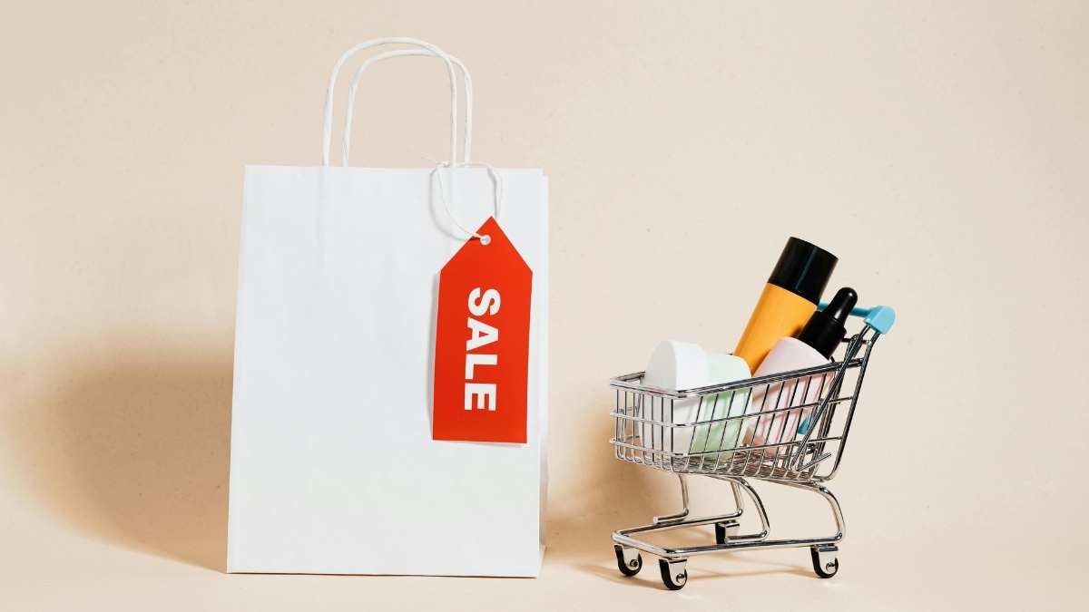 Elevate your space with cozy Christmas home décor ideas—twinkling lights, warm tones, and festive accents to inspire a magical holiday atmosphere.