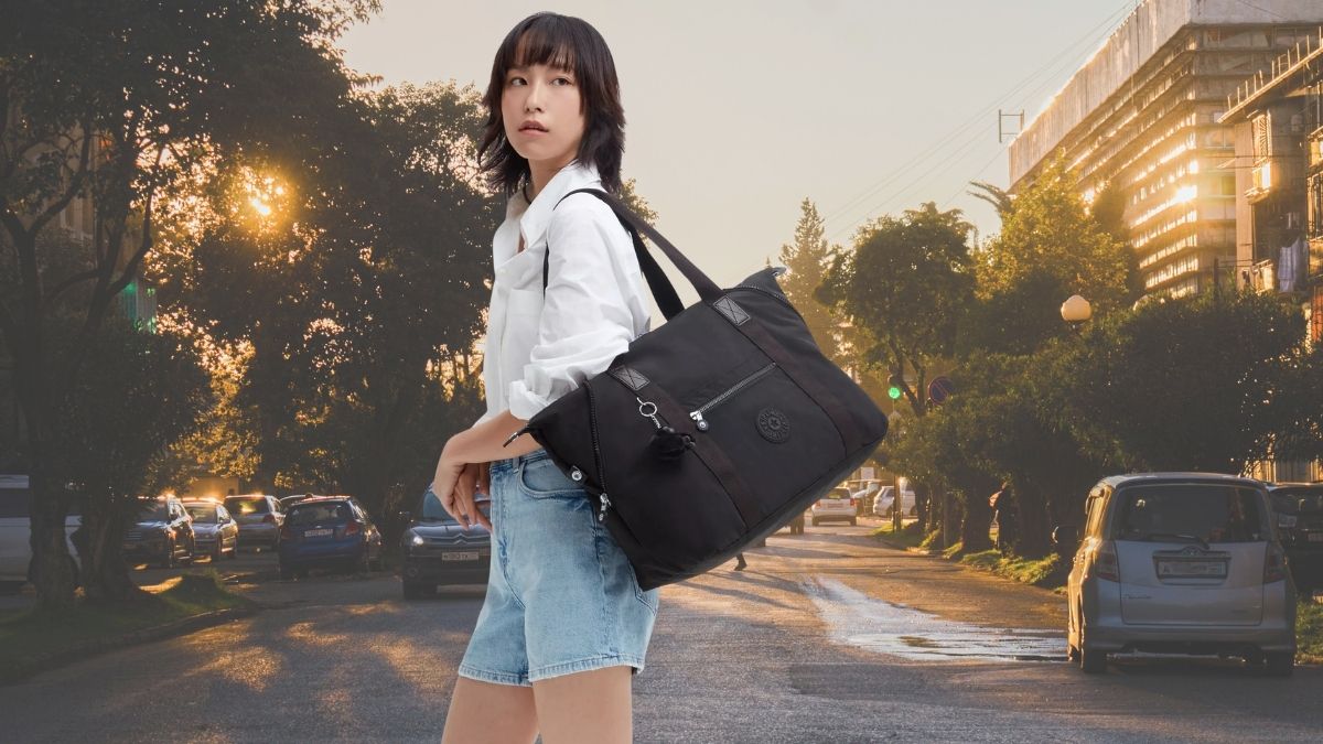 How the Kipling Art Medium Tote Bag Fits Real Days, Not Just Cute Outfits